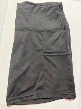 High-Waist Black Athletic Skirt with Side Pocket